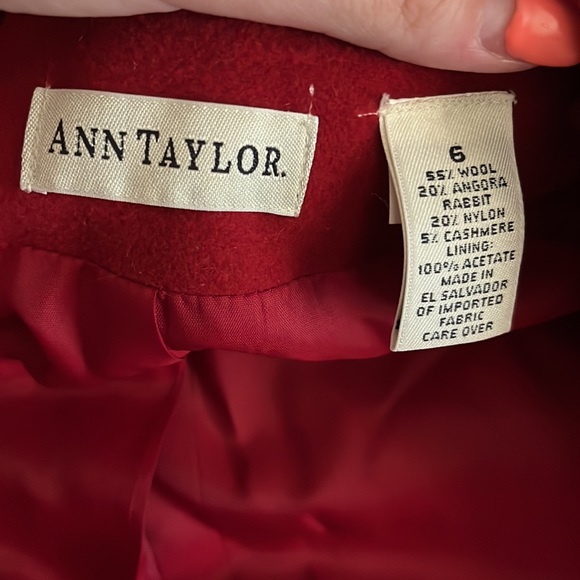 Red jacket - Picture 2 of 3